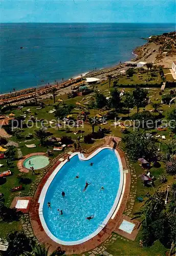AK / Ansichtskarte Torremolinos_ES Hotel Triton Jardines y Piscine Fliegeraufnahme 
