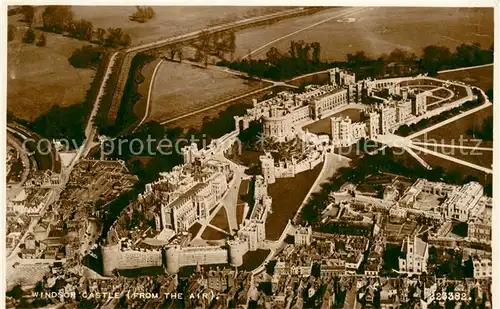 AK / Ansichtskarte Windsor__Castle_London Fliegeraufnahme 