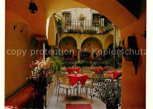 AK / Ansichtskarte Klagenfurt_Woerthersee Hotel Garni Blumenstoeckl Innenhof Klagenfurt_Woerthersee