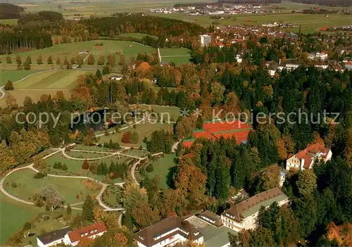 AK / Ansichtskarte Bad_Woerishofen Fliegeraufnahme mit Kurpark und Tennisanlage Bad_Woerishofen