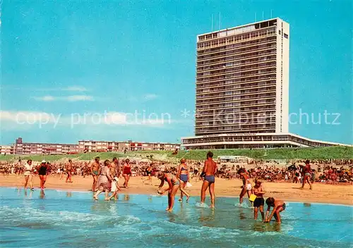 AK / Ansichtskarte Zandvoort_Holland Strand met Bouwes Palace Zandvoort_Holland