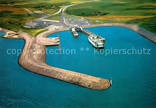 AK / Ansichtskarte Texel_NL Fliegeraufnahme Aankomst veerboot vanuit de lucht 