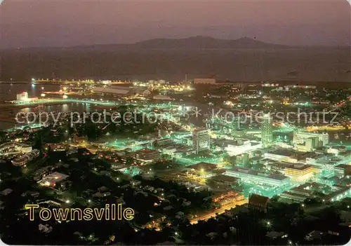 AK / Ansichtskarte Townsville_Queensland Evening lights from Castle Hill Townsville_Queensland