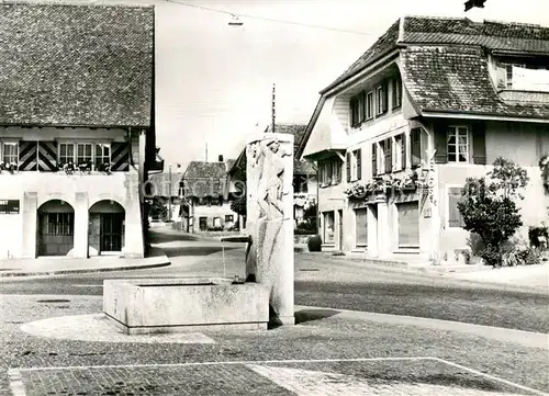 AK / Ansichtskarte Ins Anet_BE Dorfbrunnen Dorfpartie 