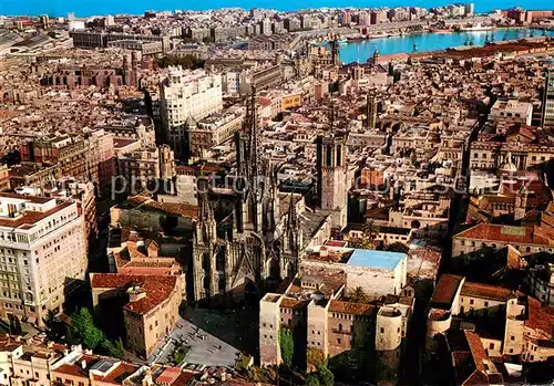 AK / Ansichtskarte Barcelona_Cataluna Catedral vista aerea parcial del barrio gotico y casco antiguo de la ciudad Barcelona Cataluna