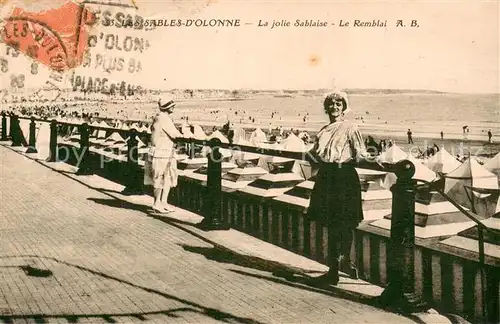 AK / Ansichtskarte Les_Sables d_Olonne_85 La jolie Sablaise et le remblai 