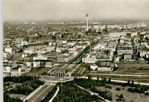 AK / Ansichtskarte Berlin Fliegeraufnahme Brandenburger Tor Sowjetsektor Pariser Platz Unter den Linden Berlin