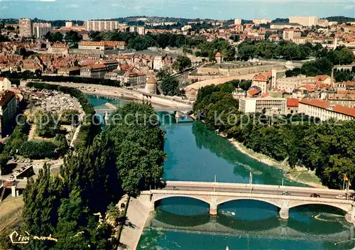 AK / Ansichtskarte Besancon_Doubs Vue aerienne Le Pont de la Republique et la Passerelle Denfert Rochereau sur le Doubs Besancon Doubs