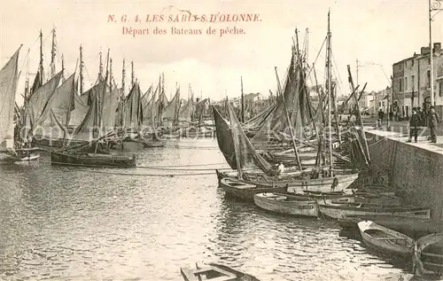 AK / Ansichtskarte Les_Sables d_Olonne_85 Depart des bateaux de peche Fischerboote Hafen 