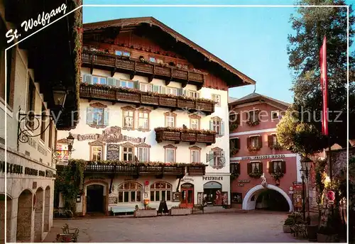 AK / Ansichtskarte St_Wolfgang_Wolfgangsee Marktplatz mit Hotel Post und Romantikhotel Im Weissen Roessl St_Wolfgang_Wolfgangsee