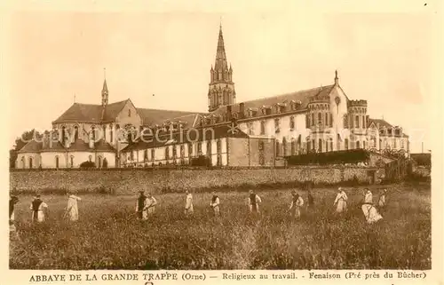 AK / Ansichtskarte Abbaye_de_la_Grande_Trappe_Soligny la Trappe_61 Religieux au travial 