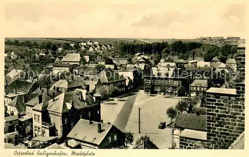 AK / Ansichtskarte Heiligenhafen_Ostseebad Marktplatz Heiligenhafen_Ostseebad