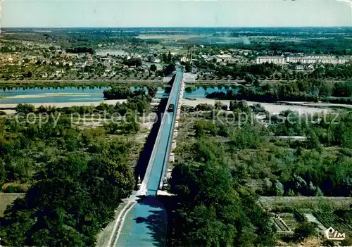AK / Ansichtskarte Briare Vue aerienne Le Pont Canal Briare