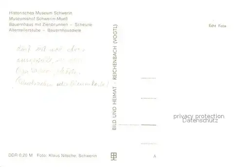 AK / Ansichtskarte Schwerin__Mecklenburg Hist Museum Schwerin Museumshof Schwerin Muess Bauernhaus mit Ziehbrunnen Scheune Altenteilerstube Bauernhausdiele 