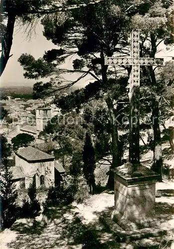 AK / Ansichtskarte Chateaurenard_Bouches du Rhone La croix et l eglise Chateaurenard