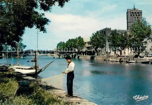 AK / Ansichtskarte Agde Les rives de l Herault et la cathedrale Agde