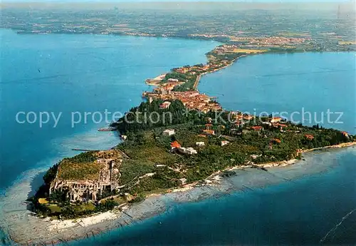 AK / Ansichtskarte Sirmione_Lago_di_Garda Fliegeraufnahme Sirmione_Lago_di_Garda