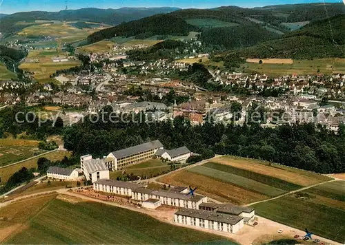 AK / Ansichtskarte Bad_Berleburg Fliegeraufnahme mit Schloss und NH Klinik Odeborn mit Gaestehaeusern Bad_Berleburg