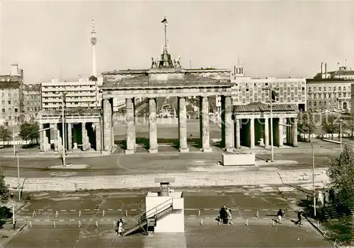 AK / Ansichtskarte Berlin Sperrmauer am Brandenburger Tor Berlin