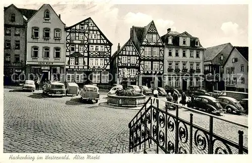 AK / Ansichtskarte Hachenburg_Westerwald Alter Markt Fachwerkhaeuser Autos Hachenburg_Westerwald