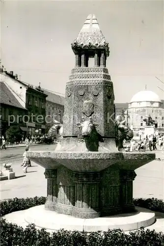 AK / Ansichtskarte Pecs_Fuenfkirchen_HU Szechenyi Platz mit dem Zsolnay Brunnen 