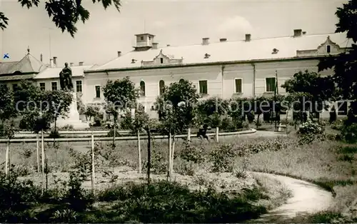 AK / Ansichtskarte Puespoekladany Platz d. Helden Puespoekladany
