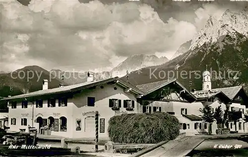 AK / Ansichtskarte Mittenwald_Bayern Ortsmotiv mit Blick zur Kirche Alpen Karwendelgebirge Mittenwald Bayern