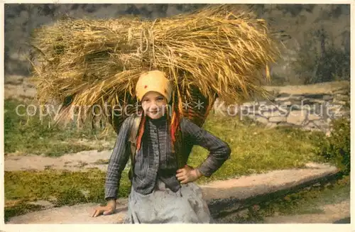 AK / Ansichtskarte Valais_Wallis_Kanton Walliser Maedchen am Werktag Valais_Wallis_Kanton