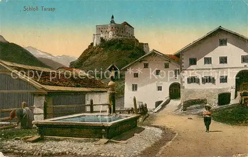 AK / Ansichtskarte Tarasp Schloss Tarasp Dorfpartie mit Brunnen Tarasp