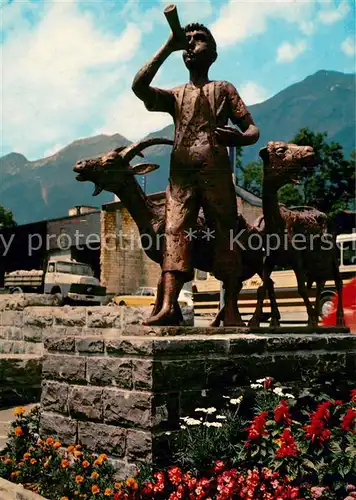 AK / Ansichtskarte Brienz_Brienzersee Der Geissbueb Broncefigur Brienz Brienzersee