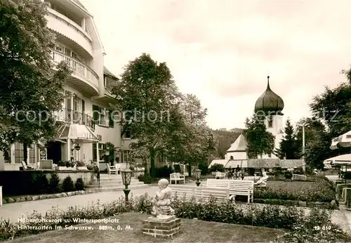 AK / Ansichtskarte Hinterzarten Teilansicht m. Kirche Hinterzarten