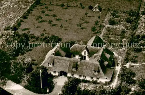 AK / Ansichtskarte Malente Gremsmuehlen Fliegeraufnahme Toepferhof Malente Reetdachhaus Malente Gremsmuehlen