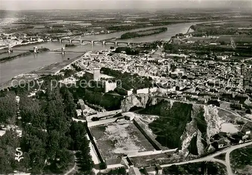 AK / Ansichtskarte Beaucaire_Gard Le Chateau La Ville et les ponts du Rhone Vue aerienne Beaucaire Gard