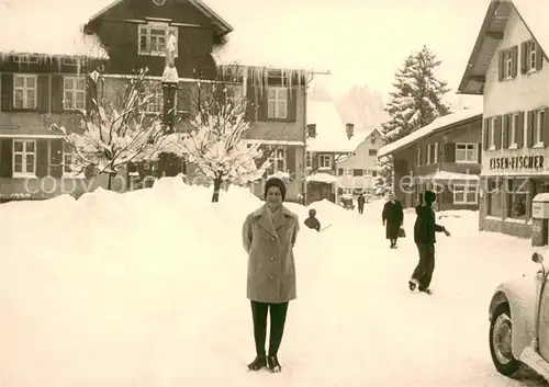 AK / Ansichtskarte Oberstaufen Dorfpartie im Schnee Oberstaufen