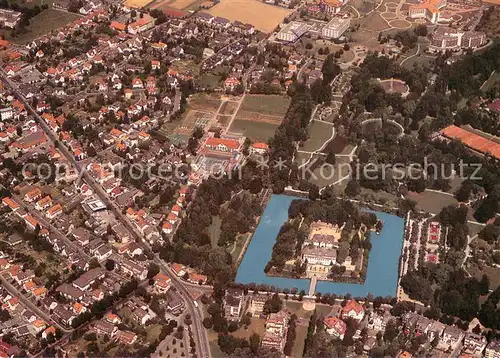 AK / Ansichtskarte Bad_Pyrmont Fliegeraufnahme mit Schloss Weser Klinik Brunswiek Klinik und Rheumaklinik  Bad_Pyrmont