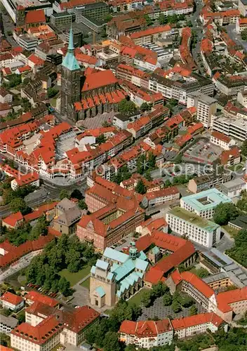 AK / Ansichtskarte Hildesheim Stadtzentrum mit St Andreaskirche und Dom  Hildesheim