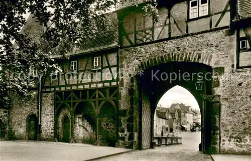 AK / Ansichtskarte Friedberg_Hessen Suedl Burgtor mit Blick in die Kaiserstrasse Friedberg Hessen