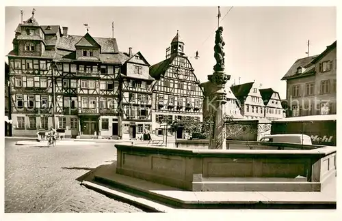 AK / Ansichtskarte Butzbach Marktplatz Brunnen Altstadt Fachwerkhaeuser Butzbach