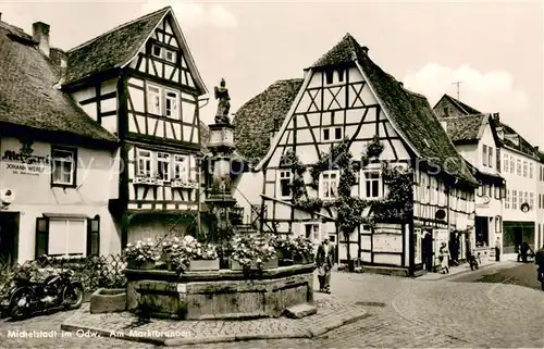 AK / Ansichtskarte Michelstadt Am Marktbrunnen Michelstadt