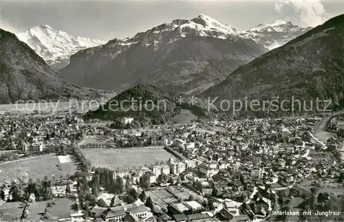AK / Ansichtskarte Interlaken_BE Fliegeraufnahme Gesamtansicht m. Jungfrau Interlaken_BE