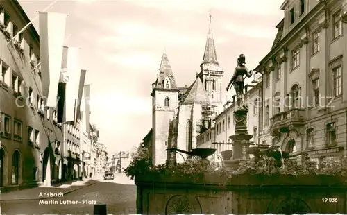 AK / Ansichtskarte Ansbach_Mittelfranken Martin Luther Platz mit Kirche und Brunnen Ansbach Mittelfranken