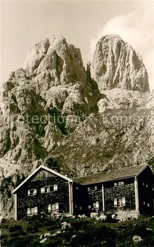AK / Ansichtskarte Hofpuerglhuette_1703m_Dachstein_AT Hofpuergelhuette m. Bischofsmuetze 