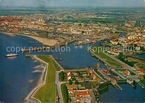 AK / Ansichtskarte Bremerhaven Geeste Muendung und Fischereihafen Einfahrt Fliegeraufnahme Bremerhaven