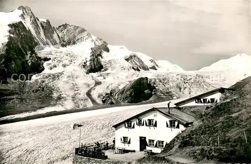 AK / Ansichtskarte Hofmannshuette_2438m_Grossglockner_AT Aussenansicht m. Grossglockner u. Johannisberg 