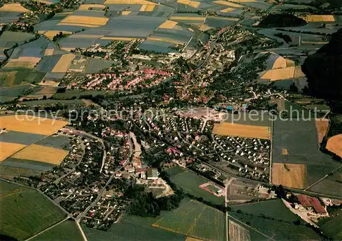 AK / Ansichtskarte Eschershausen_Holzminden Fliegeraufnahme Gesamtansicht Eschershausen Holzminden