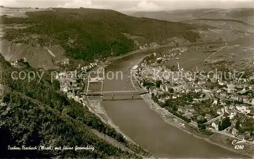 AK / Ansichtskarte Traben Trarbach_Mosel Fliegeraufnahme mit Ruine Grevenburg 