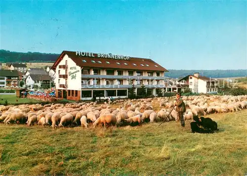AK / Ansichtskarte Weibersbrunn Restaurant Hotel Brunnenhof Aussenansicht m. Schafherde u. Schaefer Weibersbrunn