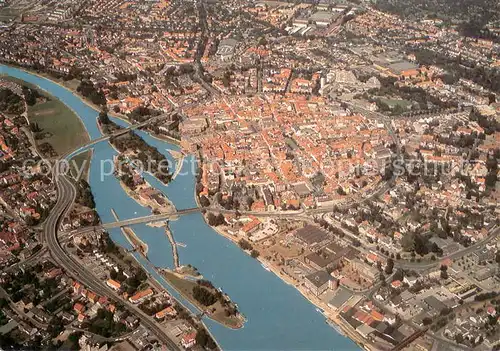 AK / Ansichtskarte Hameln_Weser Fliegeraufnahme Panorama m. hist. Stadtkern Hameln Weser