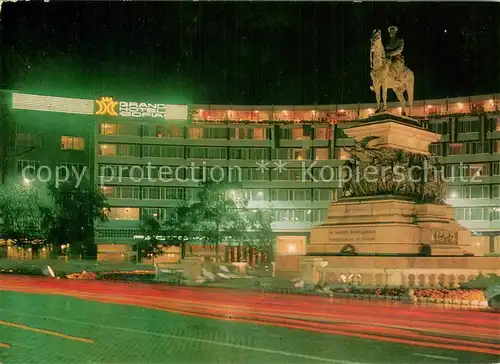 AK / Ansichtskarte Sofia_Sophia Grand Hotel Sofia u. Denkmal d. Befreier bei Nacht Sofia Sophia