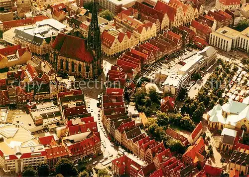 AK / Ansichtskarte Muenster_Westfalen Fliegeraufnahme Stadtzentrum m. St. Lambertikirche m. Prinzipalmarkt Muenster_Westfalen